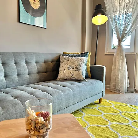 Sea Breeze L 2bd Sea Garden Apartment *